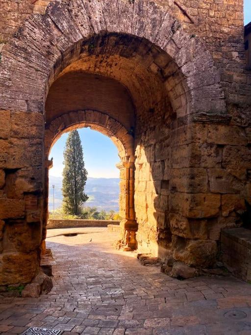 Casa Vacanze E Brevi Periodi Alla Porta Etrusca La Panchina Al Sole Volterra Bagian luar foto