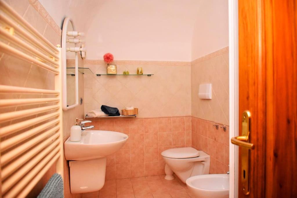 Casa Vacanze E Brevi Periodi Alla Porta Etrusca La Panchina Al Sole Volterra Bagian luar foto