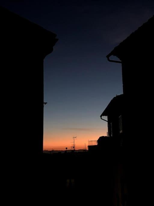 Casa Vacanze E Brevi Periodi Alla Porta Etrusca La Panchina Al Sole Volterra Bagian luar foto