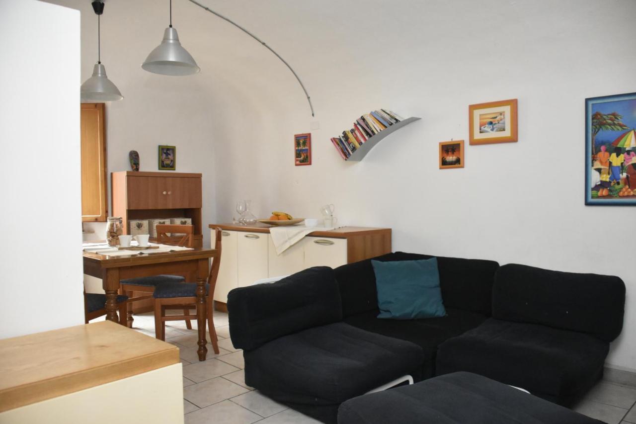 Casa Vacanze E Brevi Periodi Alla Porta Etrusca La Panchina Al Sole Volterra Bagian luar foto