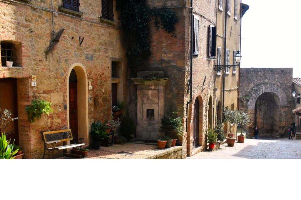 Casa Vacanze E Brevi Periodi Alla Porta Etrusca La Panchina Al Sole Volterra Bagian luar foto
