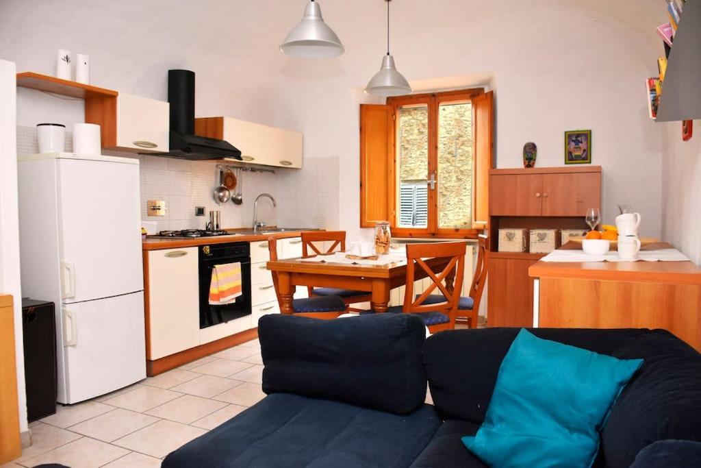 Casa Vacanze E Brevi Periodi Alla Porta Etrusca La Panchina Al Sole Volterra Bagian luar foto