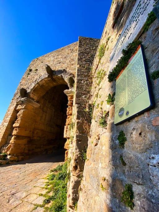 Casa Vacanze E Brevi Periodi Alla Porta Etrusca La Panchina Al Sole Volterra Bagian luar foto